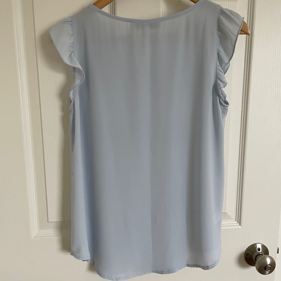 Lift Shoulder Button Ruffle Shell - Picture 4 of 5